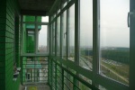 1_6-панорамное-остекление-балкона-теплыми-пластиковыми-рамами-со-стеклопакетами