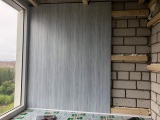 2-обшивка-стен-в-лоджии-пластиковыми-панелями-на-деревянную-обрешетку